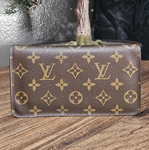 Authentic Louis Vuitton Vintage Sarah Zippy Wallet Monogram Canvas